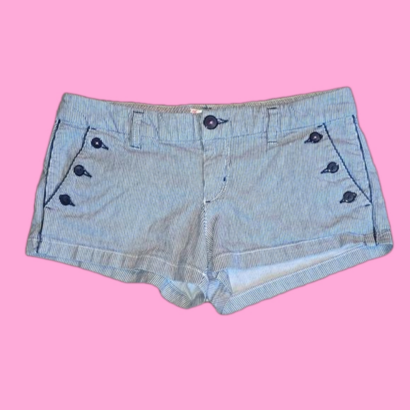American Eagle Outfitters Pants - EUC American eagle shorts